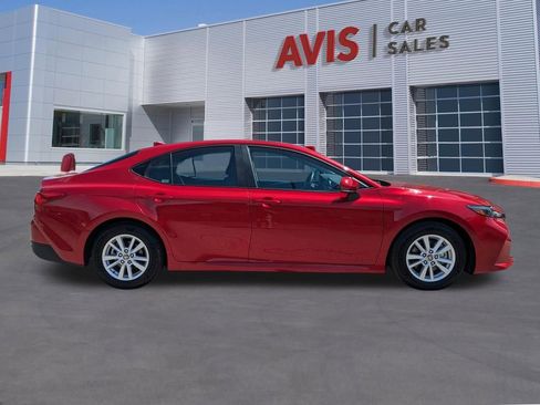 Used 2025 Toyota Camry LE FWD image 5