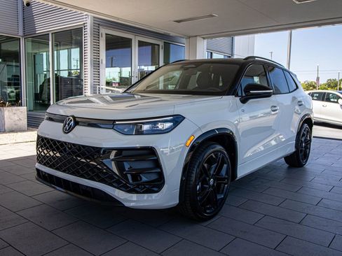 New 2026 Volkswagen Tiguan SE R-Line FWD image 13