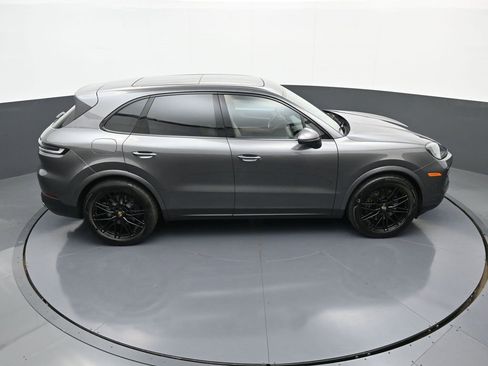 Used 2025 Porsche Cayenne image 36