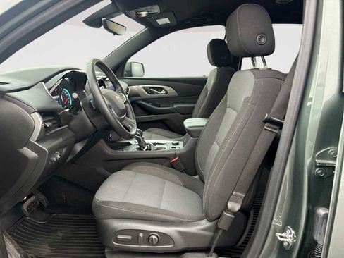 Certified 2023 Chevrolet Traverse LT w/ Rear Camera Mirror Package image 18