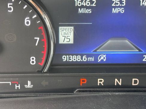 Used 2022 Ford Explorer Limited w/ Equipment Group 301A AWD/4WD image 4
