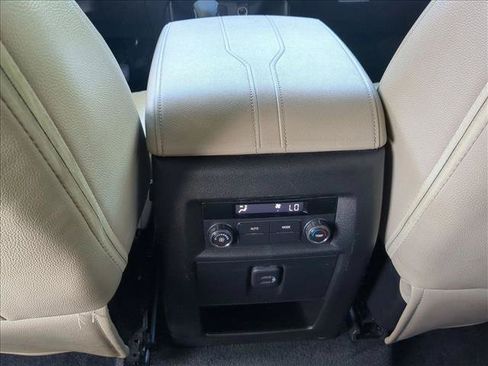 Used 2023 Chevrolet Traverse LS FWD image 16