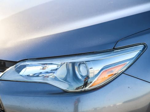 Used 2017 Toyota Camry SE image 8