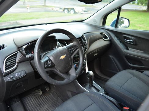Used 2020 Chevrolet Trax LT FWD image 10