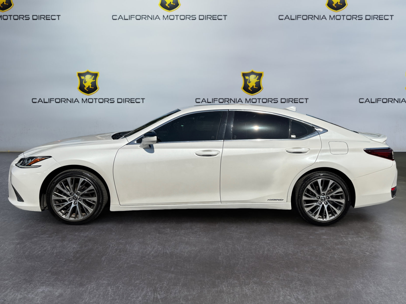 Used 2019 Lexus ES 300h w/ Premium Package FWD image 2