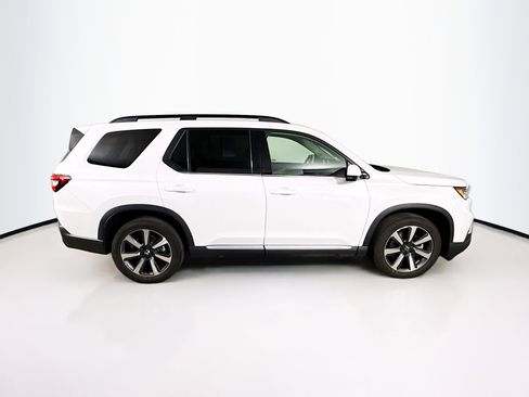 Certified 2025 Honda Pilot Touring image 2