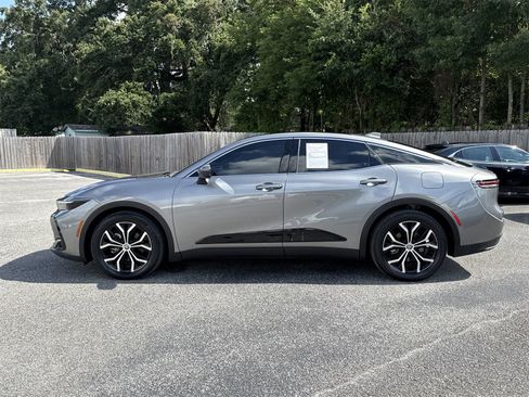 Used 2023 Toyota Crown Limited image 2