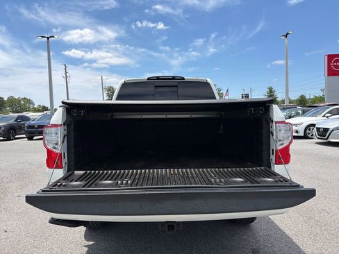 Used 2018 Nissan Titan SL AWD/4WD image 9
