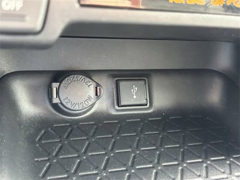 Certified 2021 Toyota RAV4 XLE image 21