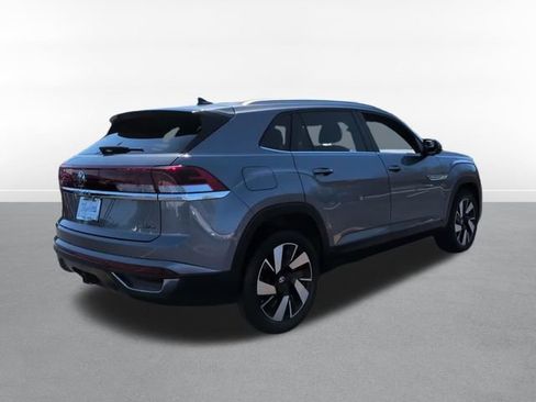 Used 2025 Volkswagen Atlas Cross Sport SE image 6