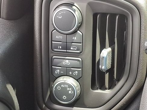 Used 2022 Chevrolet Silverado 1500 Custom AWD/4WD image 25