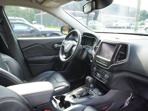 Used 2022 Jeep Cherokee Trailhawk w/ Sound & Nav Group AWD/4WD image 9