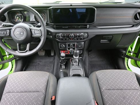 Used 2025 Jeep Gladiator Mojave w/ Safety Group image 23