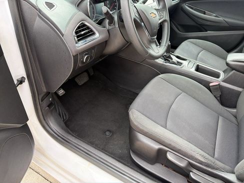 Used 2017 Chevrolet Cruze LT FWD image 17