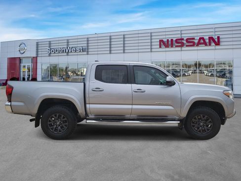 Used 2020 Toyota Tacoma SR5 RWD image 5