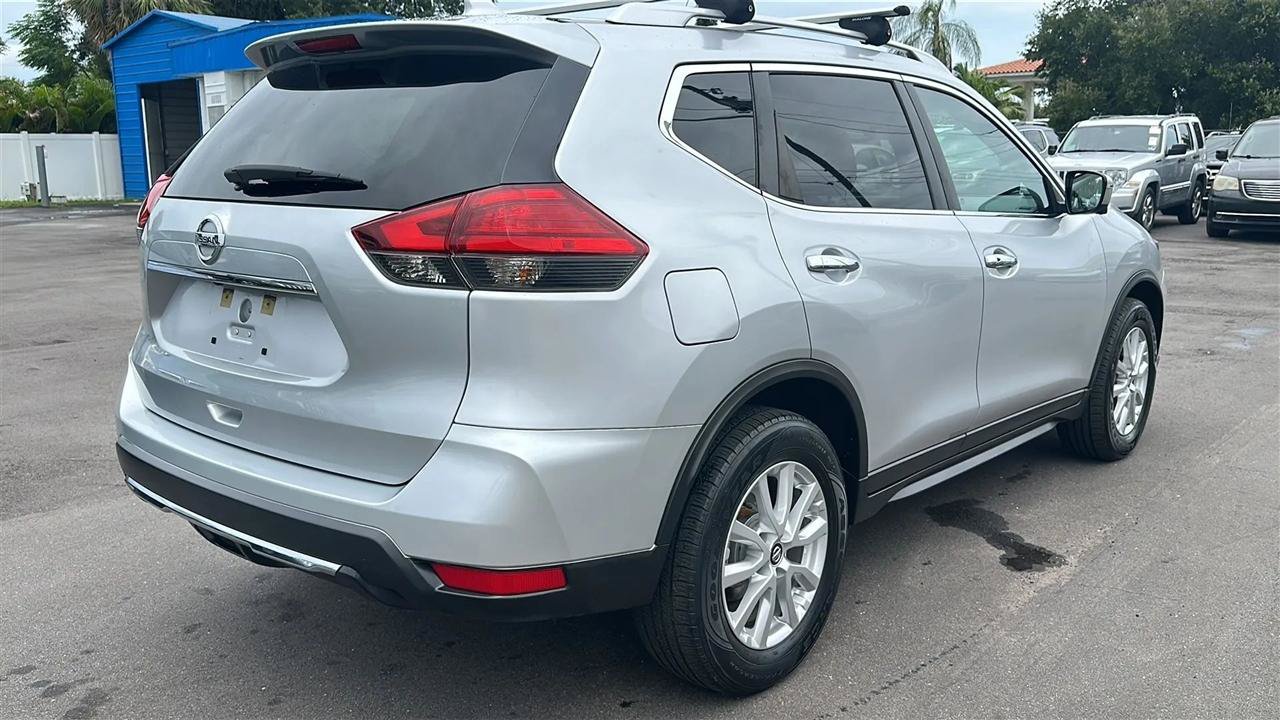 Used 2017 Nissan Rogue SV w/ SV Premium Package AWD/4WD image 10