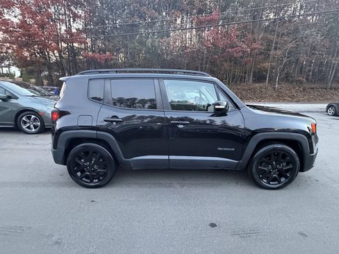 Used 2018 Jeep Renegade Altitude FWD image 4