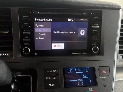 Used 2018 Toyota Sienna LE FWD image 42