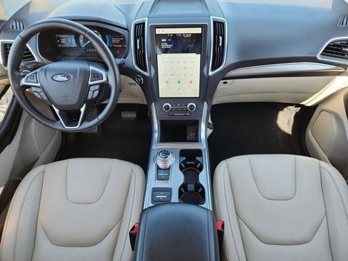 Used 2022 Ford Edge Titanium image 10