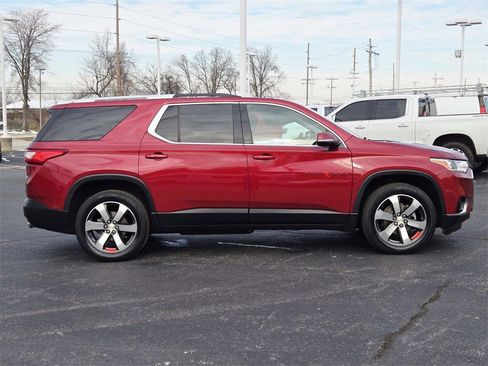 Used 2018 Chevrolet Traverse LT image 2