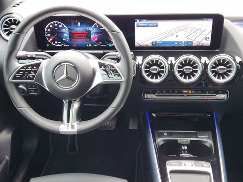 Certified 2025 Mercedes-Benz GLA 250 4MATIC image 45