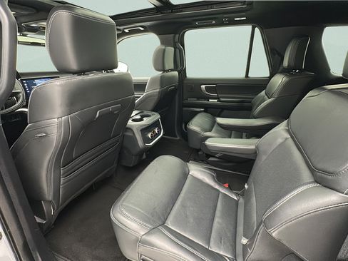 Used 2025 Ford Expedition Max Platinum w/ Stealth Performance Package AWD/4WD image 10