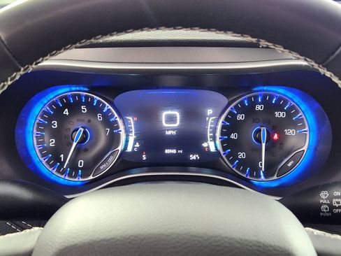 Used 2022 Chrysler Pacifica Touring-L image 20