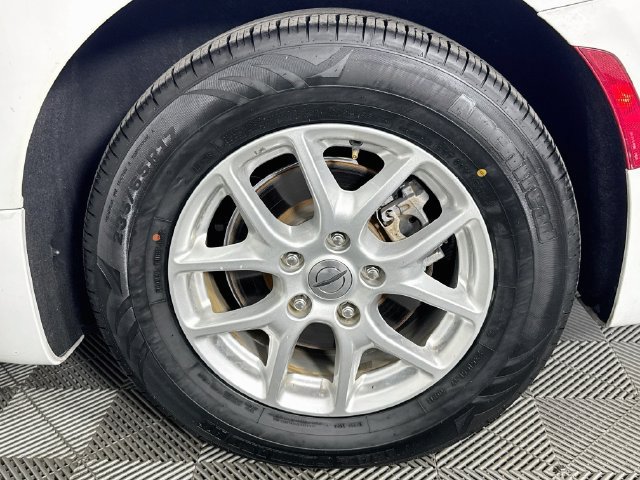 Used 2023 Chrysler Pacifica Touring-L FWD image 38
