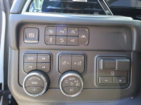 New 2026 Chevrolet Suburban High Country AWD/4WD image 13