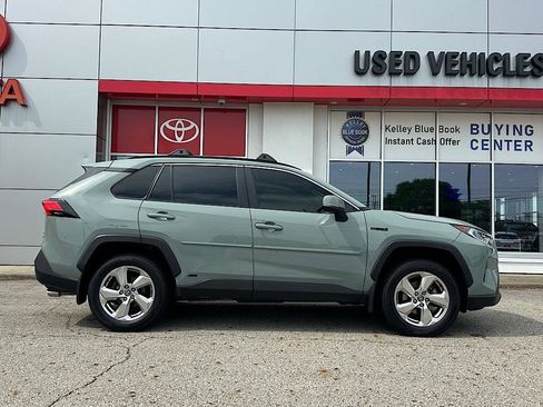 Certified 2021 Toyota RAV4 XLE Premium AWD/4WD image 6