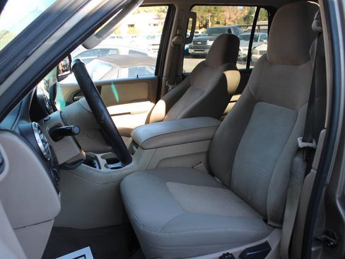 Used 2003 Ford Expedition XLT image 21