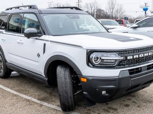 Used 2025 Ford Bronco Sport Outer Banks w/ Outer Banks Tech Package+ image 2