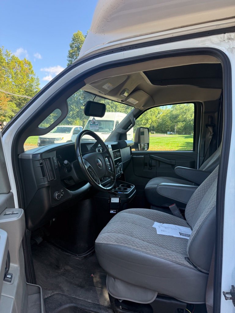 Used 2023 GMC Savana 4500 w/ Power Convenience Package RWD image 4