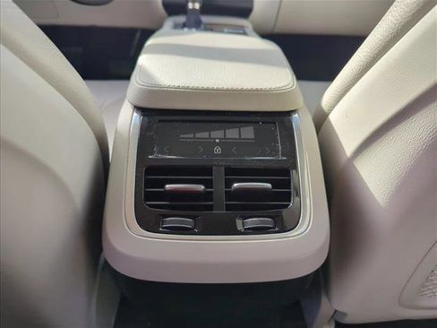Used 2020 Volvo XC90 T5 Momentum w/ Protection Package Premier image 20