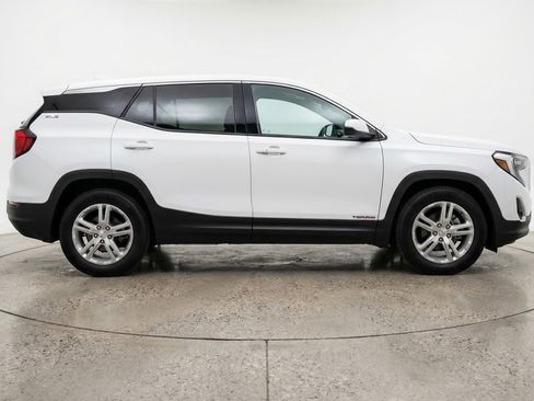 Used 2024 GMC Terrain SLE FWD image 11