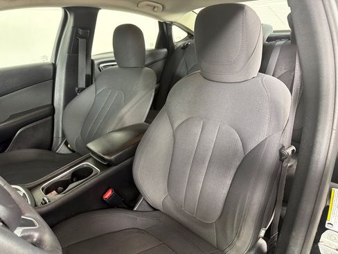 Used 2016 Chrysler 200 Limited FWD image 9