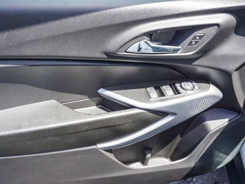 Used 2026 Chevrolet Trax RS w/ Sunroof Package FWD image 18