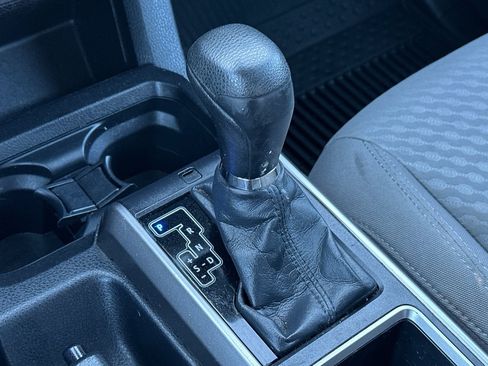 Certified 2022 Toyota Tacoma SR5 AWD/4WD image 19