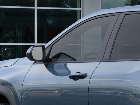 New 2026 Chevrolet Equinox LT w/ LPO, Floor Liner Package image 12