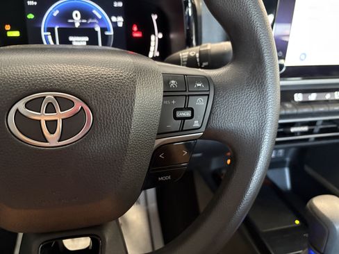 Used 2025 Toyota Camry LE FWD image 24