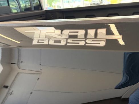Used 2022 Chevrolet Silverado 1500 LT Trail Boss w/ LT Trail Boss Premium Package AWD/4WD image 18
