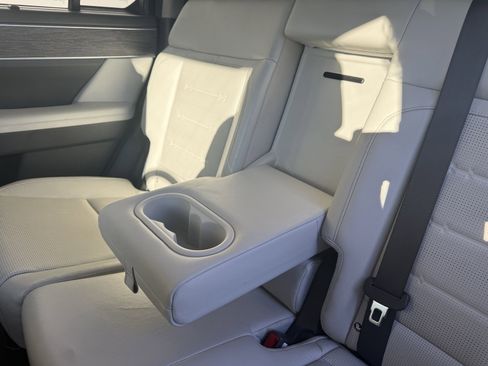 Used 2024 Hyundai Santa Fe Limited image 33