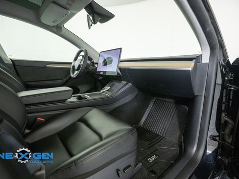 Used 2024 Tesla Model Y Performance AWD/4WD image 39