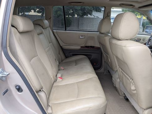 Used 2007 Toyota Highlander 4WD V6 w/ 3rd Row image 30