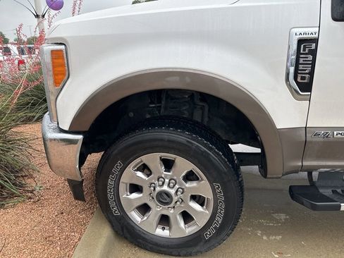Used 2019 Ford F250 Lariat w/ Lariat Ultimate Package AWD/4WD image 5