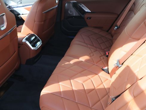 Used 2025 BMW i7 M70 w/ Executive Package AWD/4WD image 35