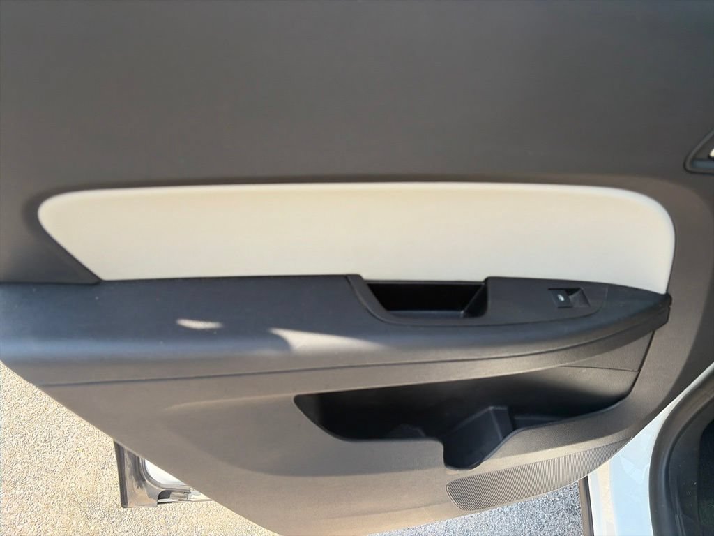 Used 2015 Chevrolet Equinox LS FWD image 12