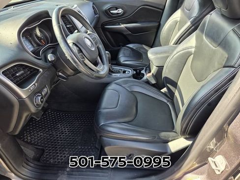 Used 2019 Jeep Cherokee Latitude Plus w/ Cold Weather Group AWD/4WD image 9