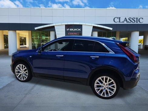 Used 2023 Cadillac XT4 Luxury w/ Cold Weather Package FWD image 5