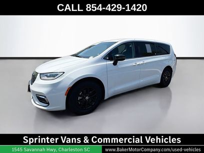 Used 2024 Chrysler Pacifica Touring-L